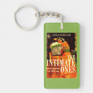 1960 pulp roman cover The Intimate One Sleutelhanger
