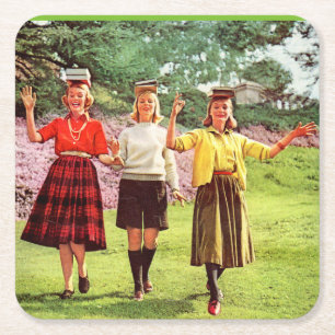 1960 tienermeisjes met boeken op hun hoofd kartonnen onderzetters