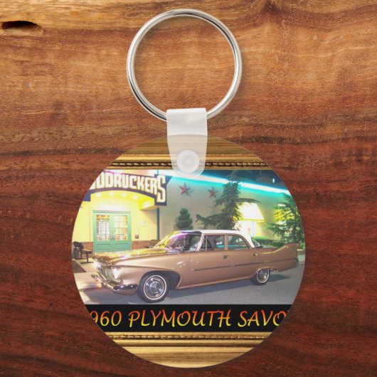 1960PlymouthWithFrameAndText2LG.JPG Sleutelhanger (Voorkant)