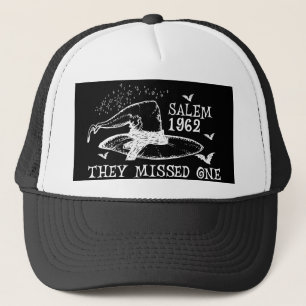 1962 Ze misten één heks Halloween Trucker Pet