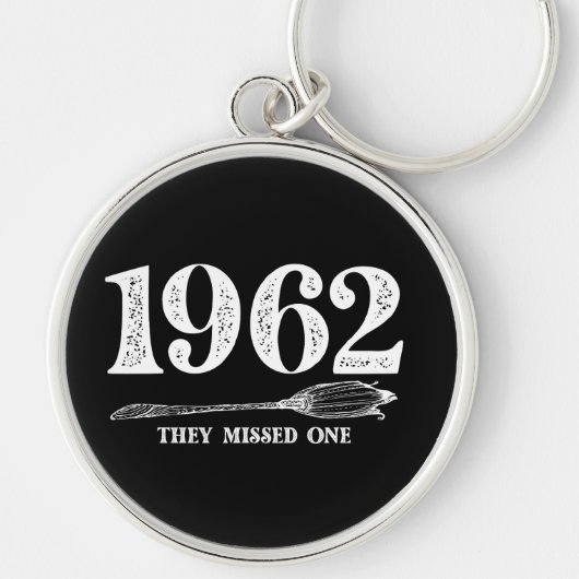 1962 Ze misten één Salem heks Halloween Sleutelhanger (Voorkant)