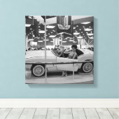 1963 Chicago Auto Show Woman Model in Triumph Car Canvas Afdruk (Insitu (Houten vloer))