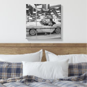 1963 Chicago Auto Show Woman Model in Triumph Car Canvas Afdruk (Insitu (Slaapkamer))