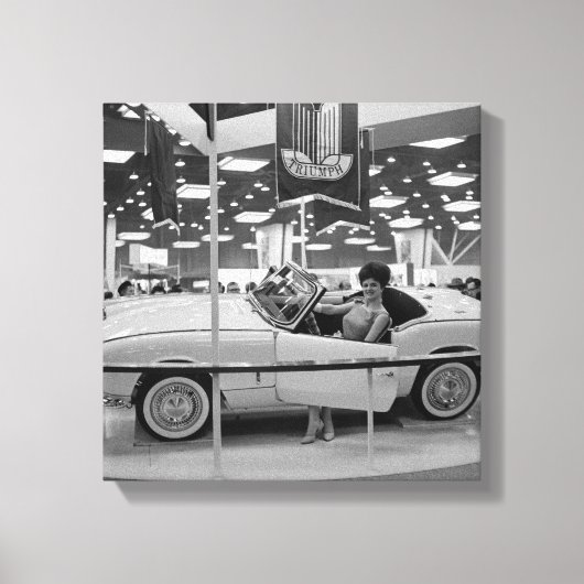 1963 Chicago Auto Show Woman Model in Triumph Car Canvas Afdruk (Voorkant)