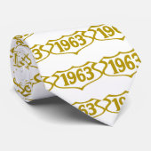1963-schild.png stropdas (Opgerold)