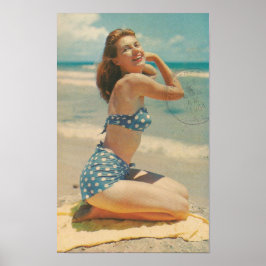 1964 briefkaart bijtend meisje ~ Beach Scene Poster