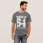 1964 Leeftijd tot perfectie  geboorte in shirt (Voorkant volledig)