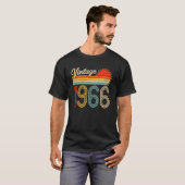  1966 geboren in 1966 56e verjaardag gif 56 t-shirt (Voorkant volledig)