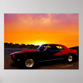 1969 Camaro op het rotsig voor zonsondergang Poster