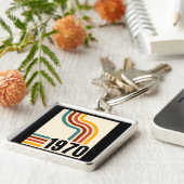 1970 Retro Stripe Vintage Poster Stijl Sleutelhanger (Zijkant)