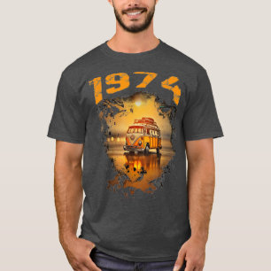 1974 Hippie Van Verjaardag Retro 70s Van T-shirt