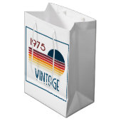  1975 Retro Stripe Zon 50e Verjaardag Medium Cadeauzakje (Voorkant Gekanteld)