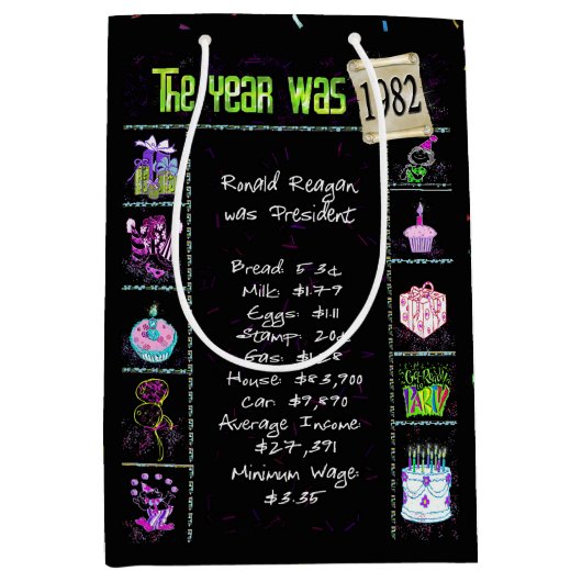 1982 Birthday Trivia Fun Feit Medium Cadeauzakje (Voorkant)