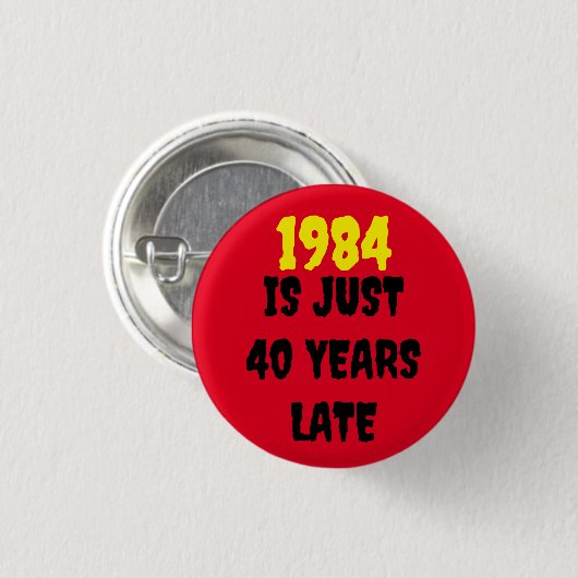 1984 IS NET 40 JAAR TE LAAT RONDE BUTTON 3,2 CM (Voorkant /achterkant)