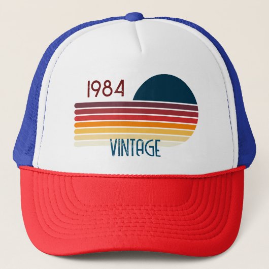  1984 Retro Stripe zo 40e verjaardag Trucker Pet (Voorkant)