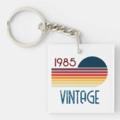  1985 Retro Stripe Sun Sleutelhanger (voorkant)