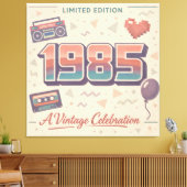 1985 Vintage Verjaardag Canvas Print – Retro Limit (Insitu (Woonkamer))