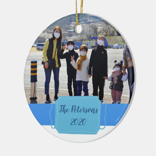 19 jaar geleden werd ons eerste pandemische kerstf keramisch ornament (Links)