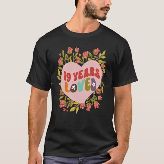 19 jaar geliefd bij vrouwen verjaardagsfeest retro t-shirt (Voorkant)