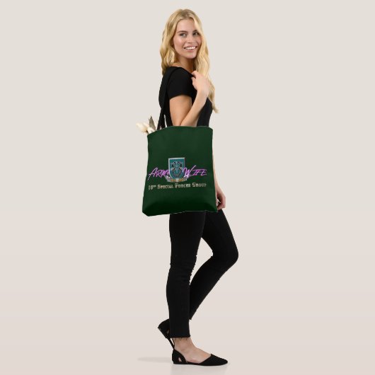 19e Echtgenote van het leger van de speciale strij Tote Bag (Op model)