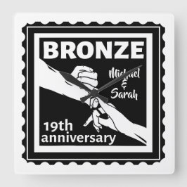 19e trouwdag met handen vierkante klok