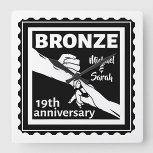 19e trouwdag met handen vierkante klok