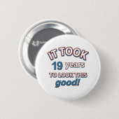 19e verjaardag design ronde button 5,7 cm (Voorkant /achterkant)