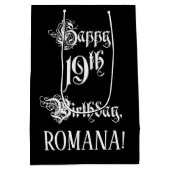 19e verjaardag: Fancy, elegant script + aangepaste Medium Cadeauzakje (Achterkant)