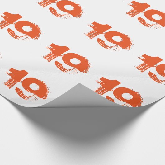 19e verjaardag voor iedereen, oranje op wit. cadeaupapier (Hoek)