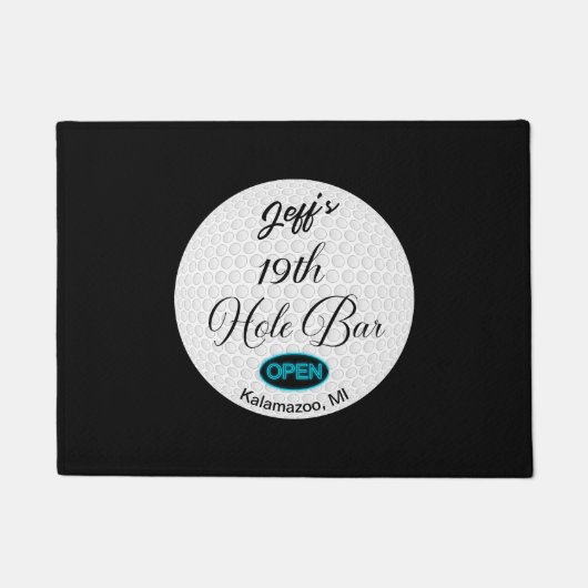 19th Hole Bar Gepersonaliseerde Golf Ball Design B Deurmat (Voorkant)