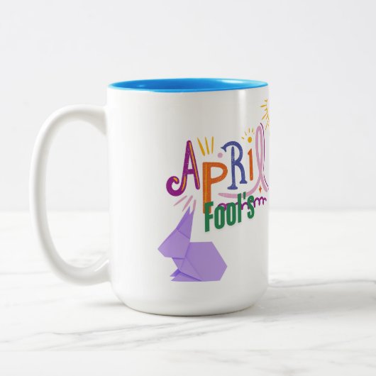 1 aprilgrap tweekleurige koffiemok (Links)