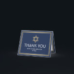 1 Foto Hebreeuwse naam Bar Mitzvah Navy Wit & Goud Bedankkaart<br><div class="desc">Een doordachte manier om familie en vrienden te bedanken voor het komen naar uw bar mitswa is om ze een stijlvolle aangepaste foto bedankkaart te geven die ze kunnen opslaan als een aandenken. Afbeelding en alle bewoordingen zijn eenvoudig te personaliseren of te verwijderen. Als u liever uw boodschap van dankbaarheid...</div>
