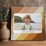 1 Fotocollage - tekst - Retro Stripes Warm Kleuren Tegeltje<br><div class="desc">Gebruik een horizontale of selfiefoto om een uniek en persoonlijk cadeau te creëer. Een plaats om tekst toe te voegen binnen een witte afgeronde hoekrand. Als u de afbeeldingen moet aanpassen, klikt u op het gereedschap Aanpassen om wijzigingen aan te brengen.</div>