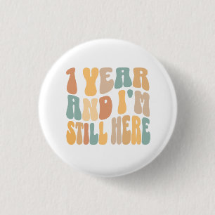 1 jaar en ik ben er nog steeds 1e werkjubileum ronde button 3,2 cm