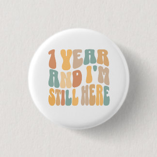 1 jaar en ik ben er nog steeds 1e werkjubileum ronde button 3,2 cm