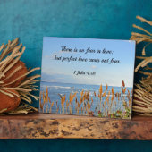 1 John 4:18 Er is geen angst in de liefde, maar pe Fotoplaat (Zijkant)