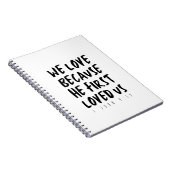 1 John 4:19 We love beerce He first loved us Notitieboek (Rechterzijde)