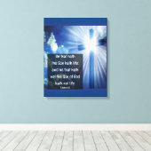 1 John 5:12 Canvas Afdruk (Insitu (Houten vloer))