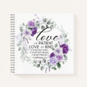 1 Korintiërs 13:4 Liefde is geduldig violette bloe Notitieboek (Voorkant)