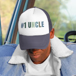 #1 Oom | Leuke oom cadeau idee Trucker Pet<br><div class="desc">Vier 's werelds coolste oom met deze gedurfde en stijlvolle "#1 UNCLE" trucker hoed! Ontworpen in retro-geïnspireerde bloktekst met een zacht kleurenpalet, maakt dit pet een leuk en attent cadeau voor verjaardagen, vaderdag of gewoon omdat. Een perfecte accessoire voor de leuke oom die iedereen leuk vindt! 🎁 Waarom het geweldige...</div>