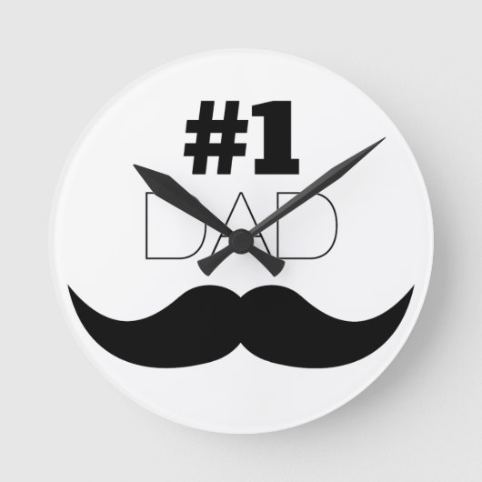 #1 Pap Black Mustache - Nummer 1 Ronde Klok (Voorkant)