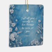 1 Peter 5:7 “Cast All Your Anxiety” Blue Floral Keramisch Ornament (Rechts)