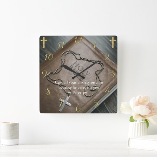 1 Peter 5:7 Heilige Bijbel met kruis Vierkante Klok (Huis)