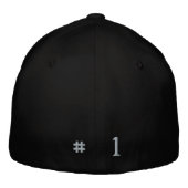 # 1 "Q" door: Opal01 Geborduurde Pet (Achterkant)