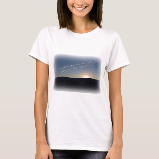 1 Samuël 15:22 Witte grens bij zonsondergang T-shirt (Voorkant)