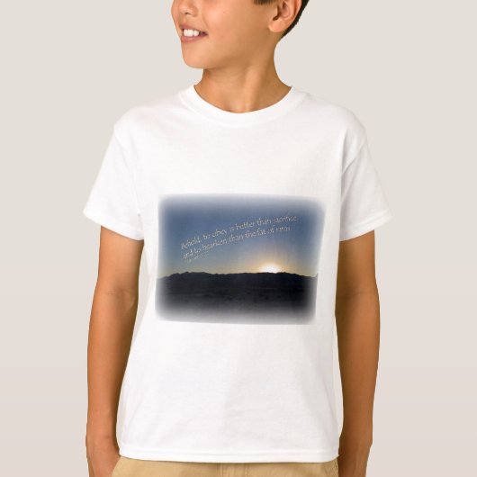 1 Samuël 15:22 Witte grens bij zonsondergang T-shirt (Voorkant)