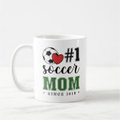 #1 Soccer Mam Green Font Red Heart Koffiemok (Links)