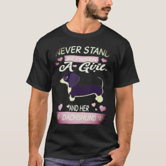1 Sta nooit tussen een meisje en haar Dachshund T-shirt