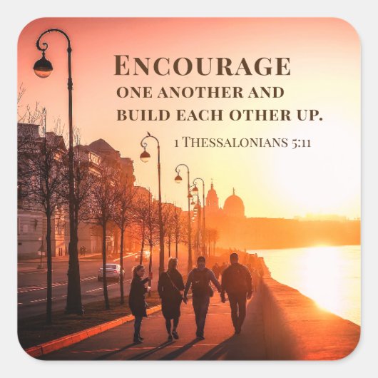 1 Thessalonicenzen 5:11 Moedig elkaar bijbel Vierkante Sticker (Voorkant)