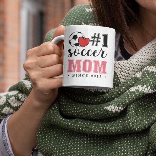 #1 Voetbalmoeder Roze Lettertype Rode Hart Koffiemok